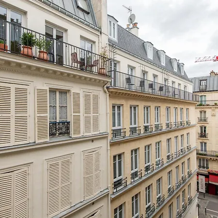 Modern Spacious Only 1 Minute Away From The Place De La Republique Paryż