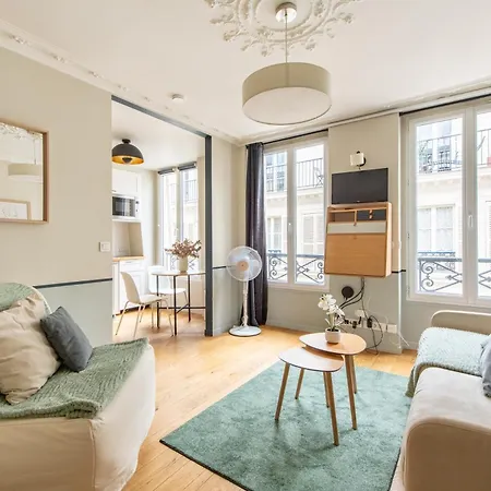 Apartament Modern Spacious Only 1 Minute Away From The Place De La Republique