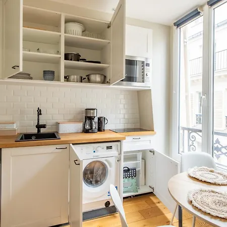 Modern Spacious Only 1 Minute Away From The Place De La Republique פריז
