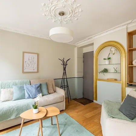 Modern Spacious Only 1 Minute Away From The Place De La Republique Apartament