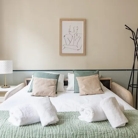 Modern Spacious Only 1 Minute Away From The Place De La Republique Apartament *