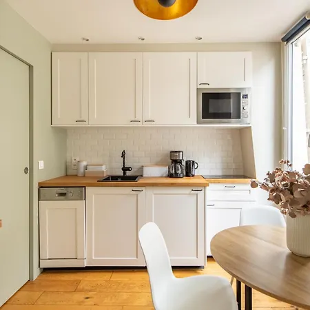 Modern Spacious Only 1 Minute Away From The Place De La Republique Apartament Paryż