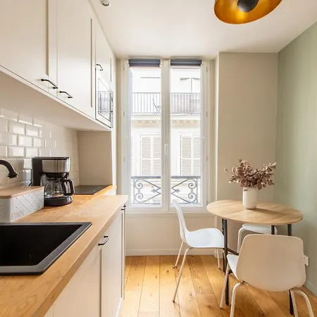 Modern Spacious Only 1 Minute Away From The Place De La Republique * Paris