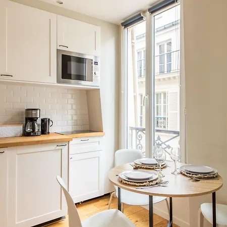 Apartment Modern Spacious Only 1 Minute Away From The Place De La Republique *