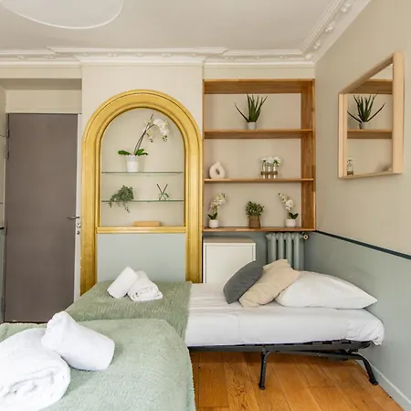 Modern Spacious Only 1 Minute Away From The Place De La Republique