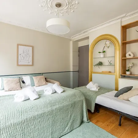 Modern Spacious Only 1 Minute Away From The Place De La Republique *