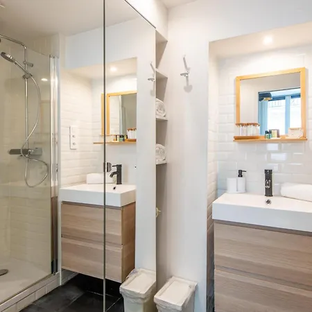 Apartment Modern Spacious Only 1 Minute Away From The Place De La Republique