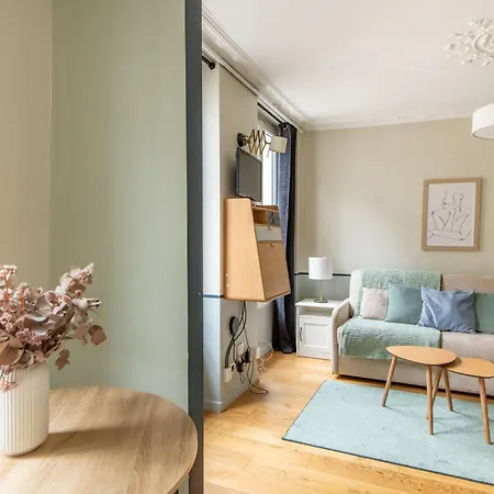 Modern Spacious Only 1 Minute Away From The Place De La Republique Apartment *