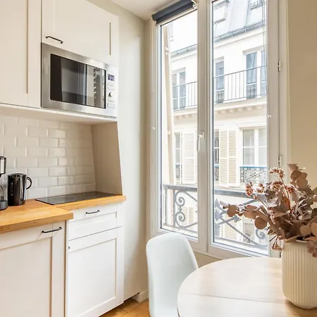 Modern Spacious Only 1 Minute Away From The Place De La Republique * Párizs