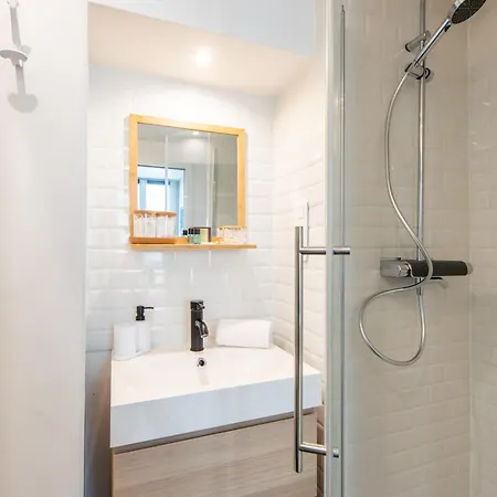 Modern Spacious Only 1 Minute Away From The Place De La Republique *