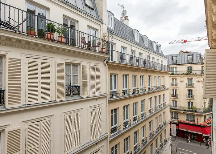 Modern Spacious Only 1 Minute Away From The Place De La Republique Párizs