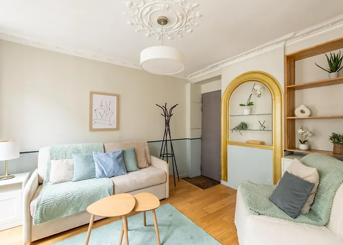 Modern Spacious Only 1 Minute Away From The Place De La Republique Apartman