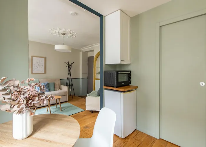 Modern Spacious Only 1 Minute Away From The Place De La Republique Párizs