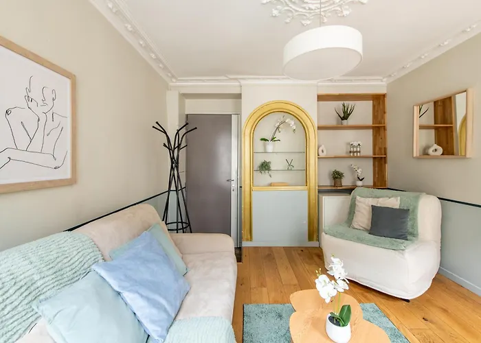 Modern Spacious Only 1 Minute Away From The Place De La Republique Apartman *