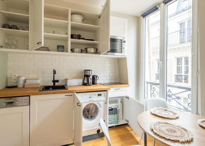 Modern Spacious Only 1 Minute Away From The Place De La Republique Párizs