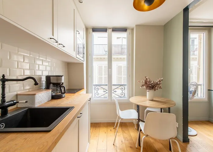 Modern Spacious Only 1 Minute Away From The Place De La Republique * Párizs