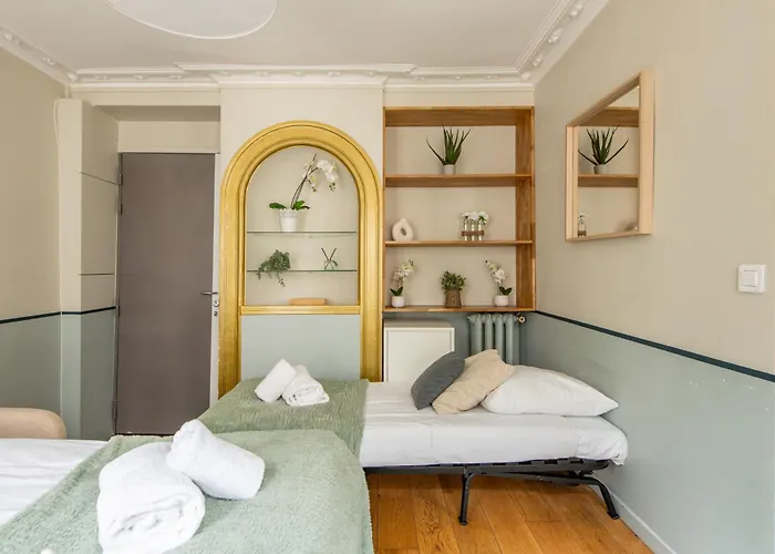 Modern Spacious Only 1 Minute Away From The Place De La Republique