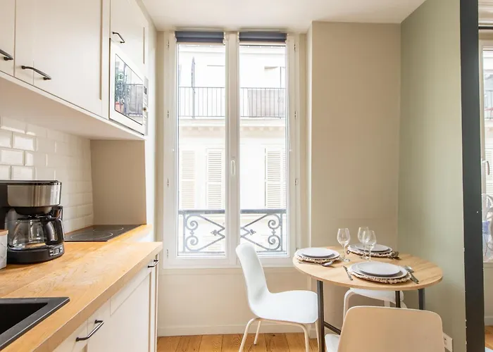 Modern Spacious Only 1 Minute Away From The Place De La Republique * Párizs