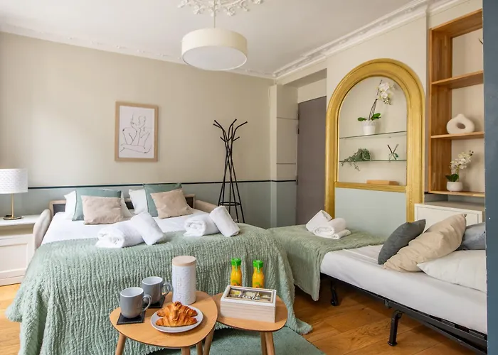 Modern Spacious Only 1 Minute Away From The Place De La Republique Apartman