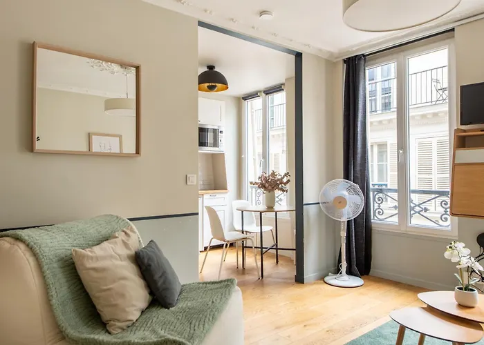 Modern Spacious Only 1 Minute Away From The Place De La Republique Párizs