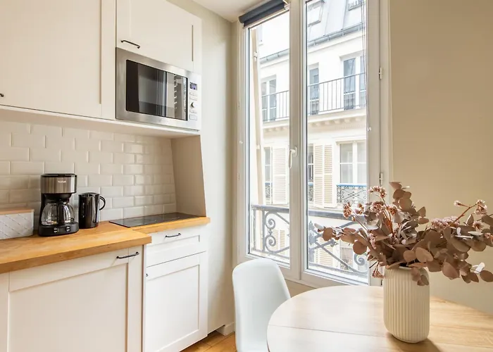 Modern Spacious Only 1 Minute Away From The Place De La Republique * Párizs