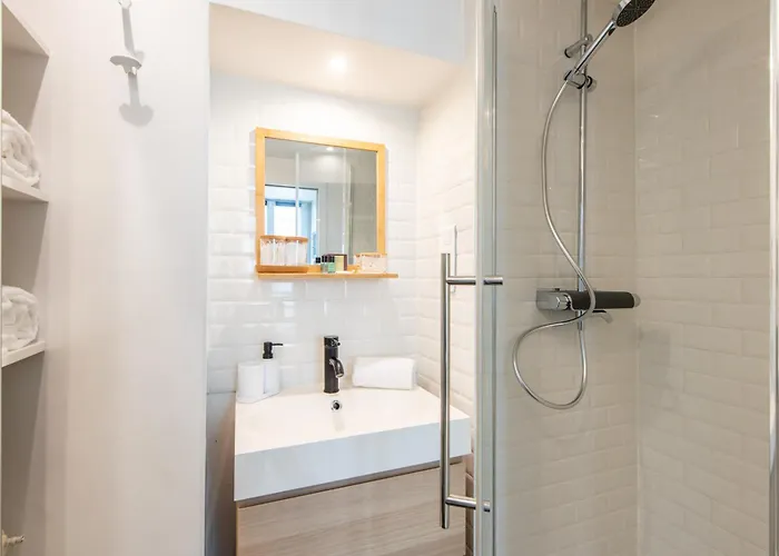 Modern Spacious Only 1 Minute Away From The Place De La Republique *