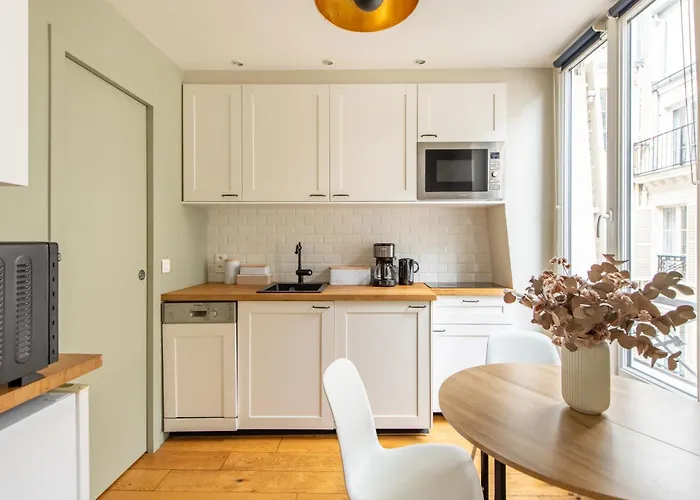 Modern Spacious Only 1 Minute Away From The Place De La Republique Apartman Párizs