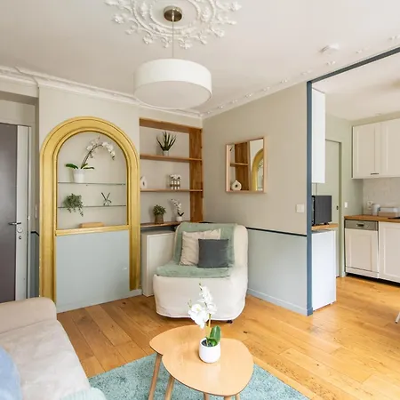 Modern Spacious Only 1 Minute Away From The Place De La Republique Lejlighed *