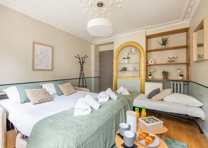 Апартаменты Modern Spacious Only 1 Minute Away From The Place De La Republique Париж