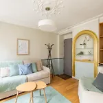 Modern Spacious Only 1 Minute Away From The Place De La Republique 아파트