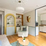 Modern Spacious Only 1 Minute Away From The Place De La Republique 아파트 *