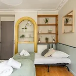 Modern Spacious Only 1 Minute Away From The Place De La Republique
