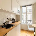 Modern Spacious Only 1 Minute Away From The Place De La Republique *