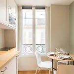 Modern Spacious Only 1 Minute Away From The Place De La Republique * 파리