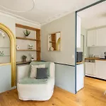 아파트 Modern Spacious Only 1 Minute Away From The Place De La Republique
