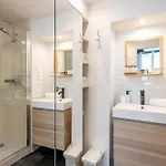 아파트 Modern Spacious Only 1 Minute Away From The Place De La Republique
