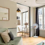 Modern Spacious Only 1 Minute Away From The Place De La Republique 파리