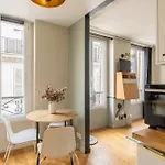 Modern Spacious Only 1 Minute Away From The Place De La Republique 아파트 *