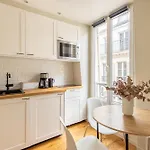 Modern Spacious Only 1 Minute Away From The Place De La Republique 아파트