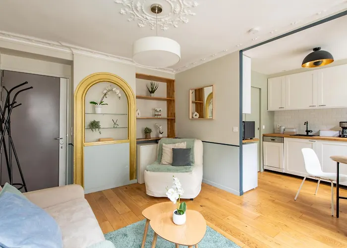 Modern Spacious Only 1 Minute Away From The Place De La République Appartamento *